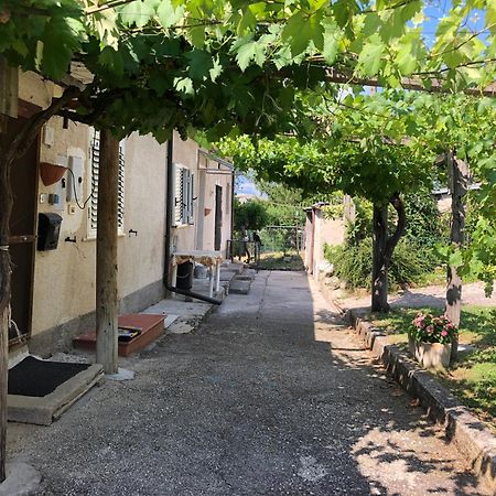 Il Rustico Due A Bugnara Nella Valle Del Sagittario Sulmona Exterior photo